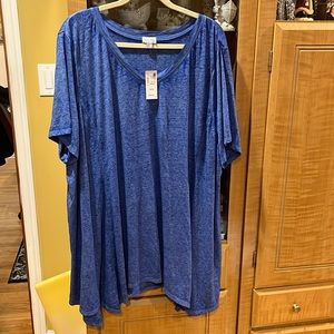 Avenue 26/28 Blue top with tags